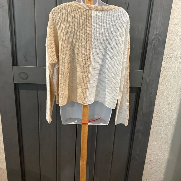 Miracle Beige and White Knit Sweater - Picture 4 of 5